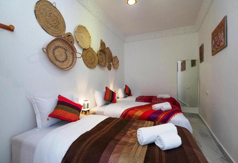 سوییت, Riad Amr