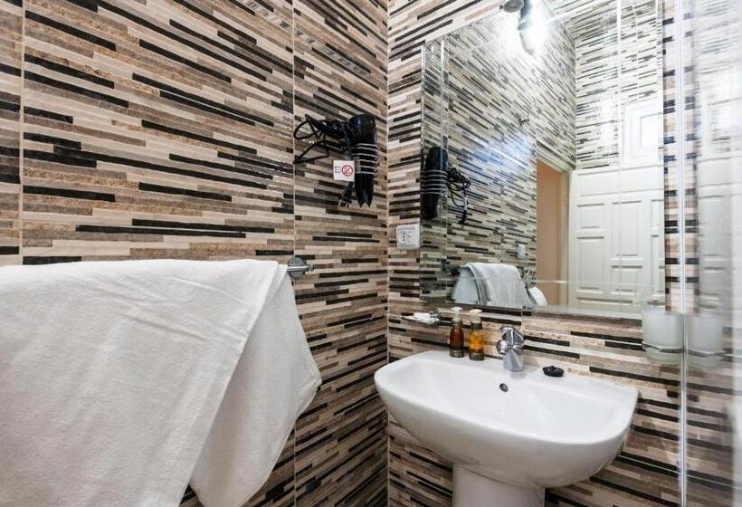 سوییت, Riad Amr