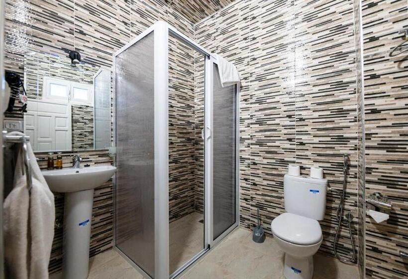 سوییت, Riad Amr