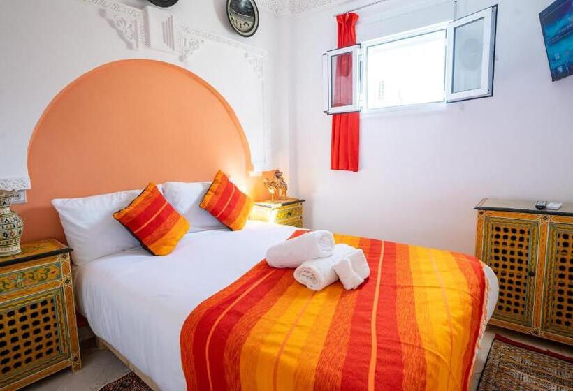 Quarto Estandar, Riad Amr
