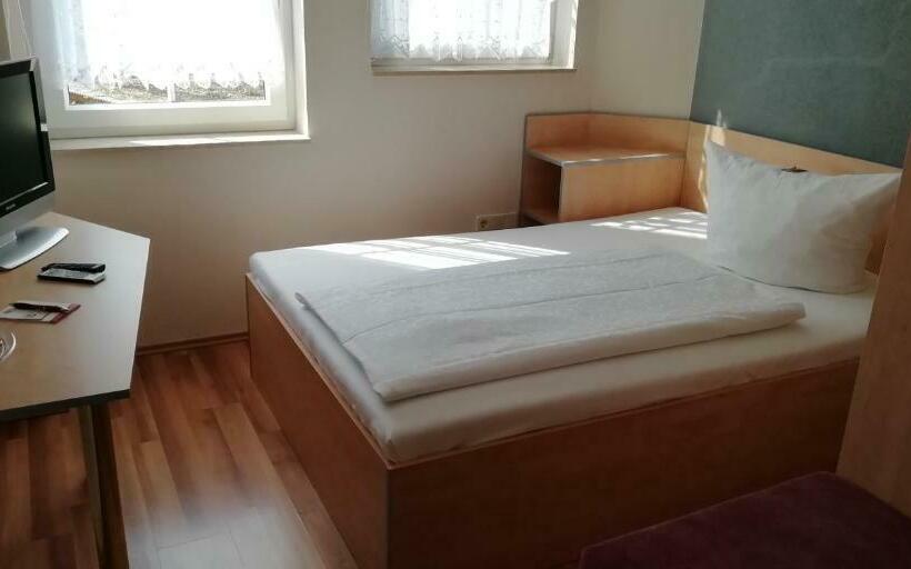 标准单人间, Alte Apotheke