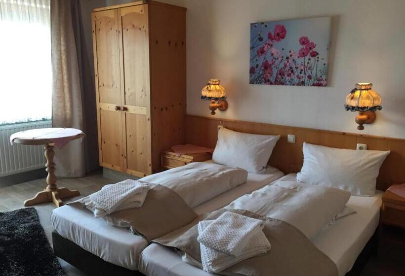 Трехместный Номер Стандарт с Балконом, Alte Rose Gasthaus