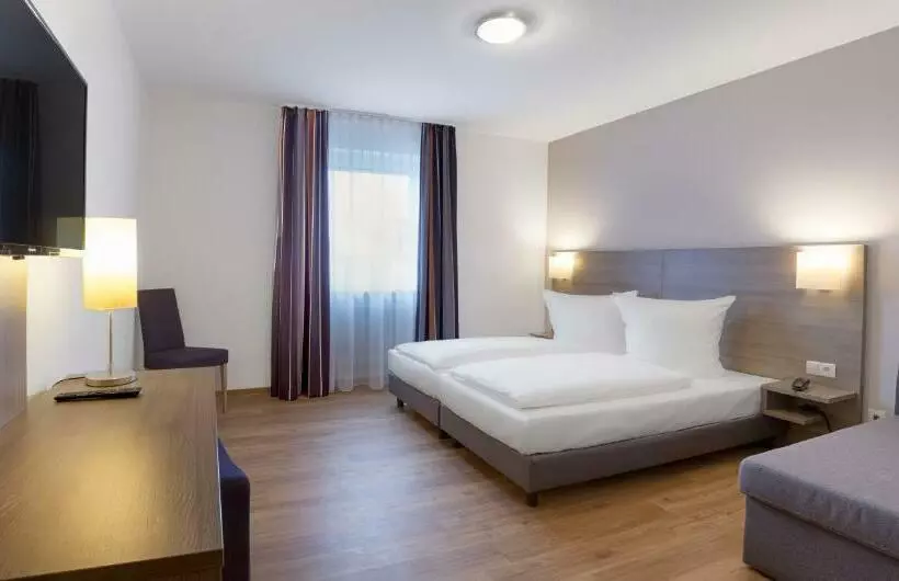 اتاق استاندارد سه نفره, Bamberg Inn