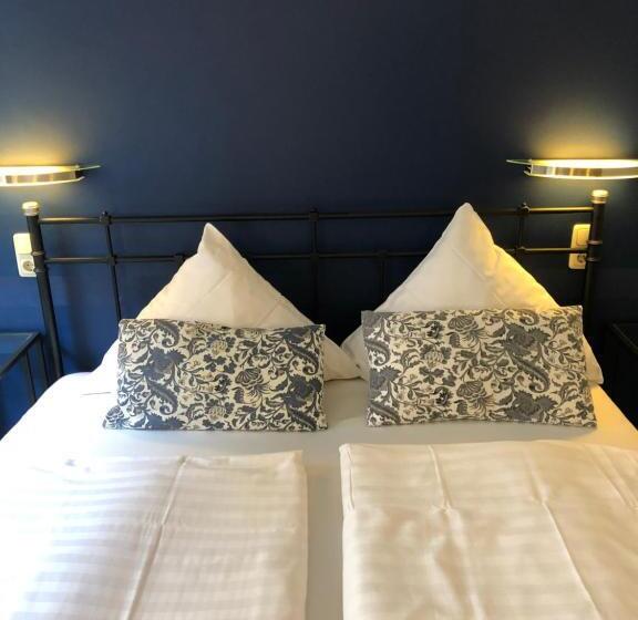 דירת חדר, Bensons