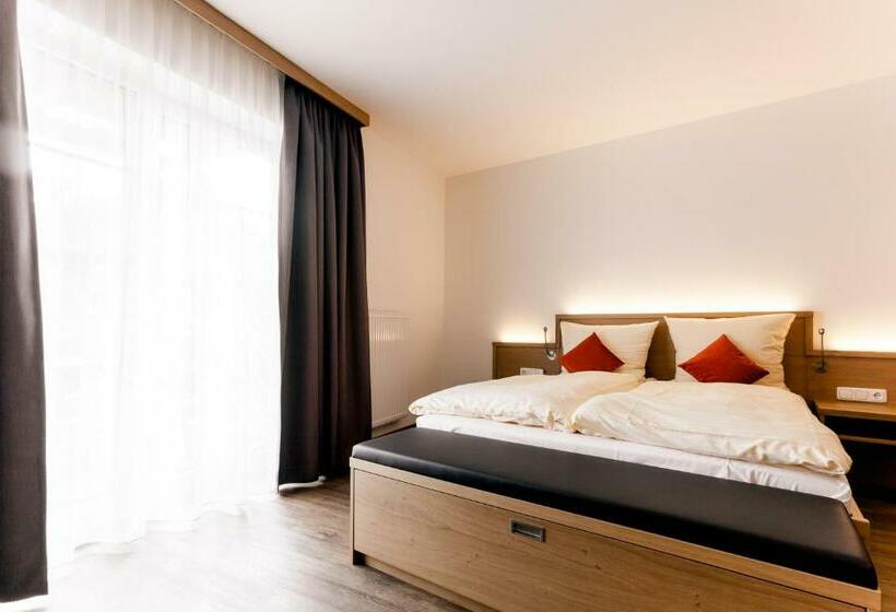 شقة غرفة واحدة, Meyers Hofcafe