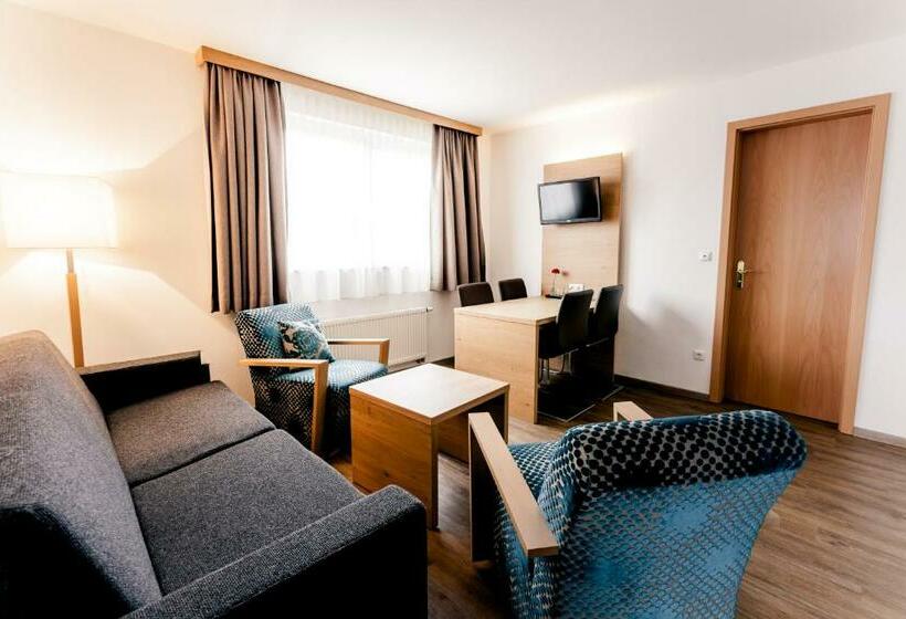 شقة غرفة واحدة, Meyers Hofcafe