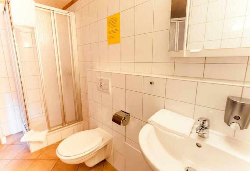 شقة غرفة واحدة, Meyers Hofcafe