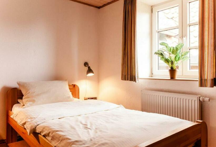 شقة غرفة واحدة, Meyers Hofcafe