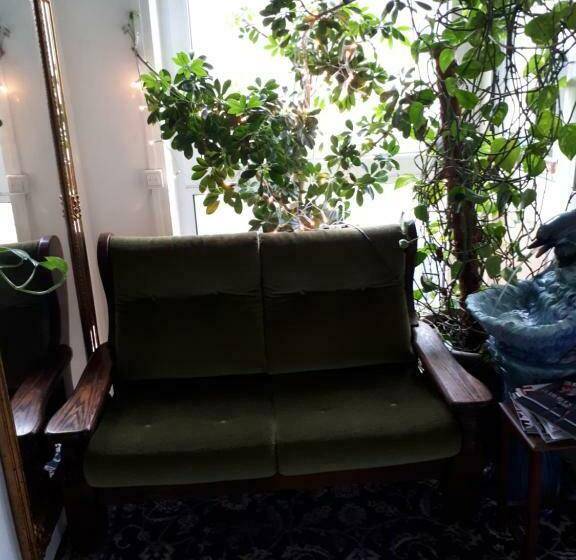 غرفة عائلية, Restaurant Anna