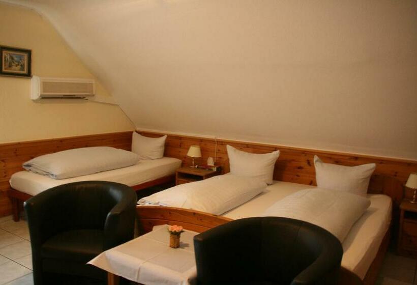 Семейный Номер, Restaurant Anna