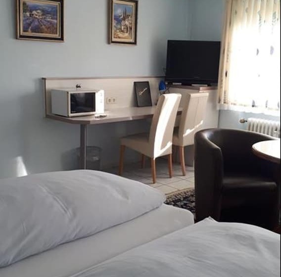 غرفة عائلية, Restaurant Anna