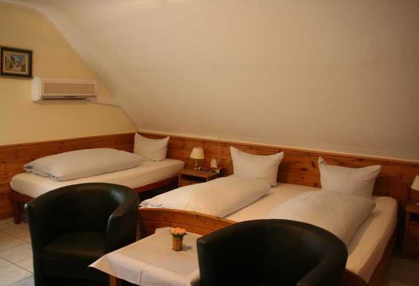 غرفة عائلية, Restaurant Anna