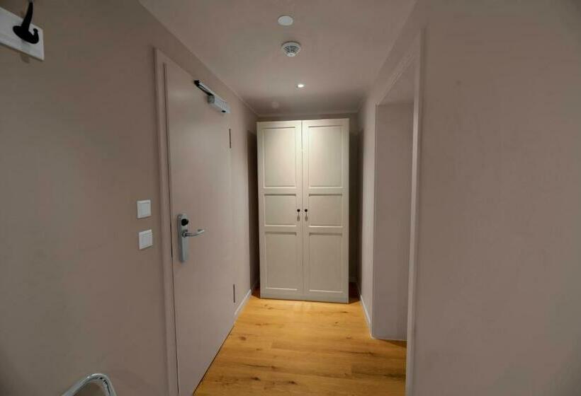 غرفة قياسية مطلّة علي البحيرة, Seeliebe