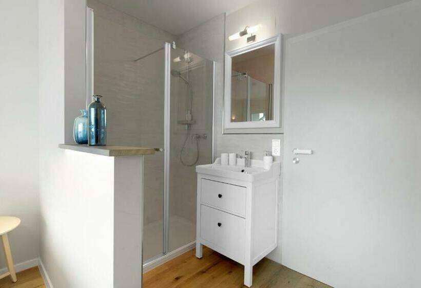 غرفة قياسية مطلّة علي البحيرة, Seeliebe