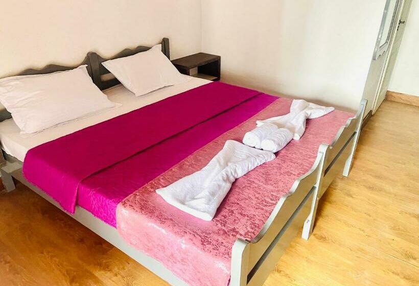 חדר דלוקס, Km 0