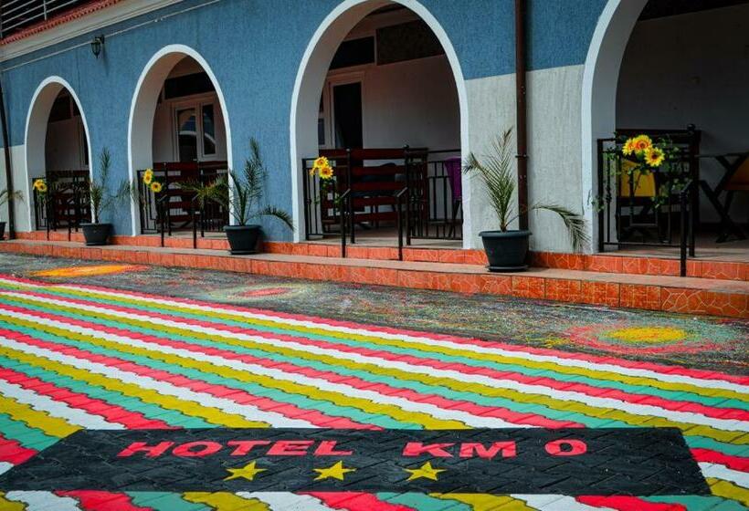 חדר דלוקס, Km 0