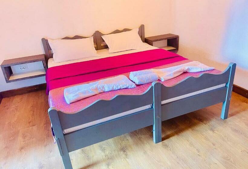 חדר דלוקס, Km 0