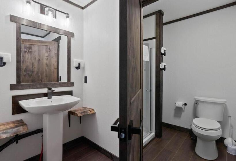 إستوديو ديلوكس, Lake Village Lodge