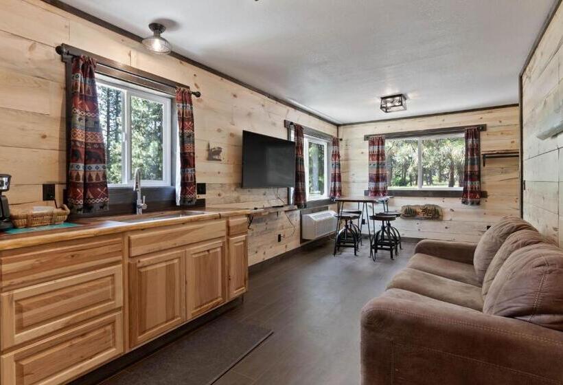 Family Suite, Lake Village Lodge