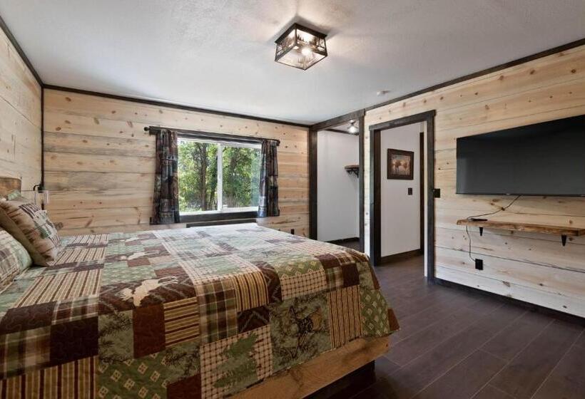 Family Suite, Lake Village Lodge