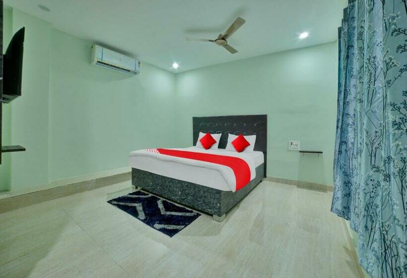 اتاق کلاسیک سه تخته, Spot On Sri Datta Grand Inn