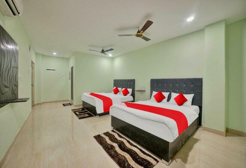 اتاق کلاسیک سه تخته, Spot On Sri Datta Grand Inn