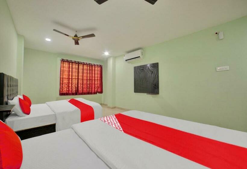 اتاق کلاسیک سه تخته, Spot On Sri Datta Grand Inn