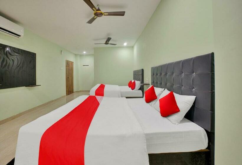 اتاق کلاسیک سه تخته, Spot On Sri Datta Grand Inn