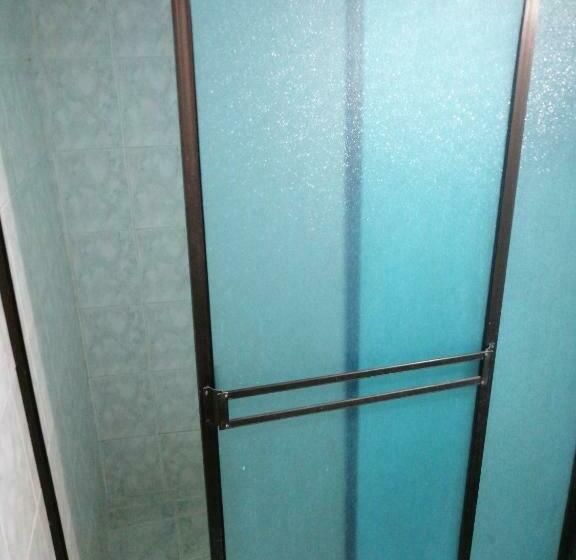 اتاق خانوادگی, Casa De Relajación Low Cost