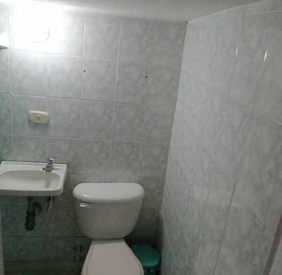 اتاق خانوادگی, Casa De Relajación Low Cost