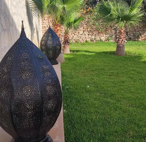 اتاق لوکس با تخت بزرگ, Riad Bini Ddik