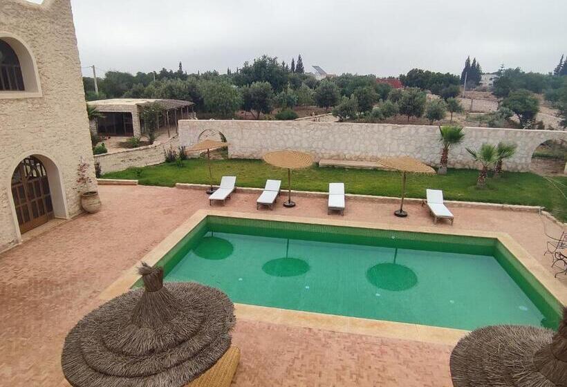 اتاق لوکس با تخت بزرگ, Riad Bini Ddik