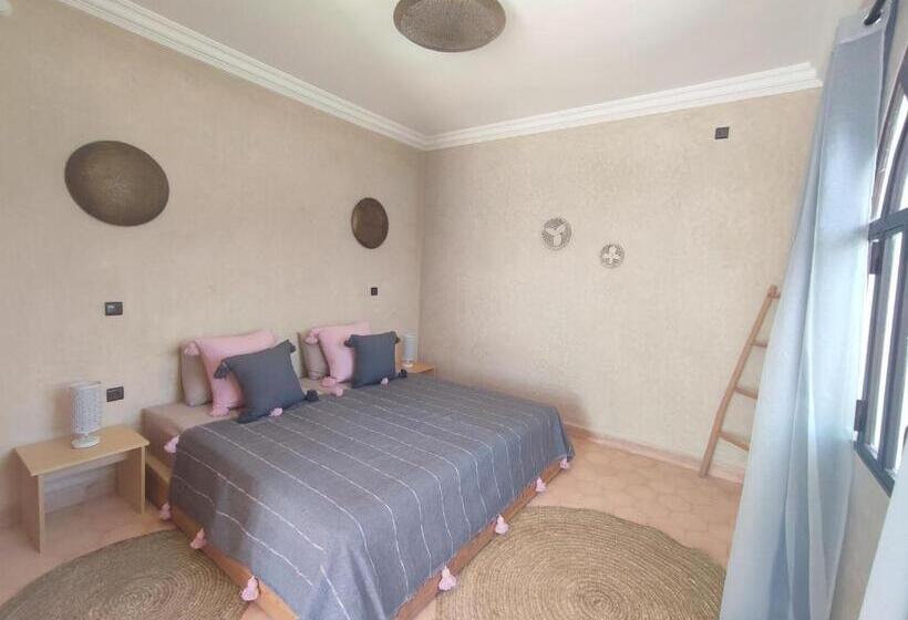 اتاق لوکس با تخت بزرگ, Riad Bini Ddik