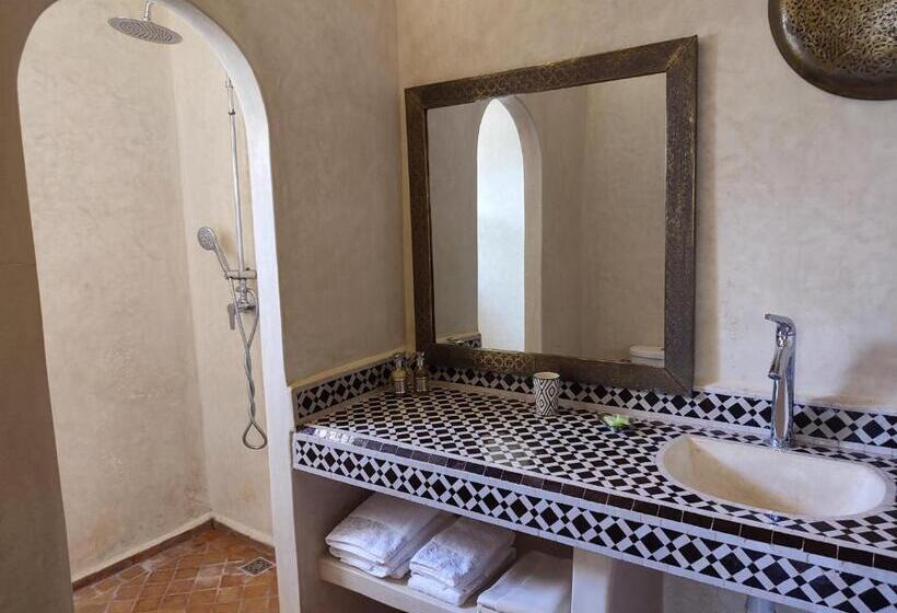 اتاق لوکس با تخت بزرگ, Riad Bini Ddik