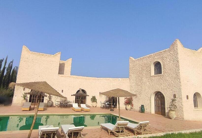 اتاق لوکس با تخت بزرگ, Riad Bini Ddik