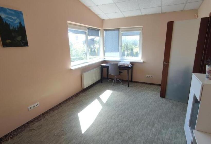 اتاق استاندارد سه نفره, Romainiai Guest House