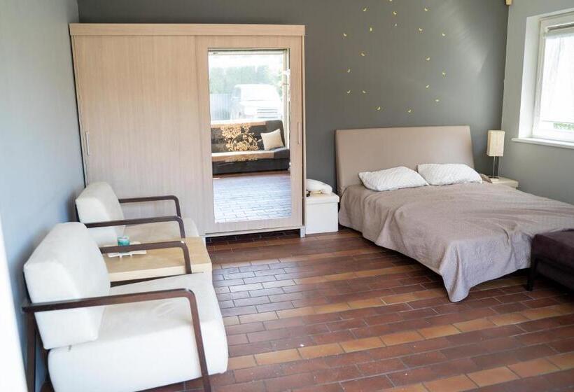 اتاق استاندارد سه نفره, Romainiai Guest House