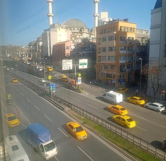 سوئیت با تخت بزرگ, Ava Sui̇te