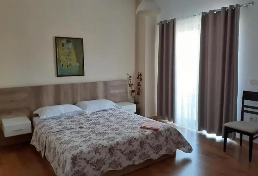 Economy Kamer, Roberto