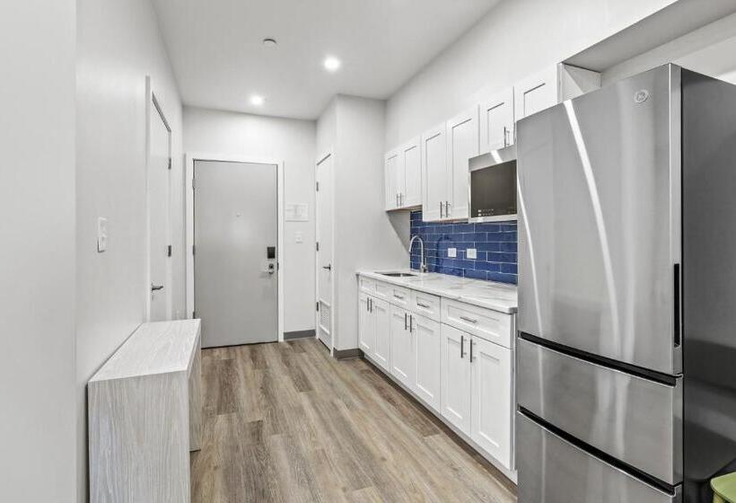 חדר דלוקס עם מיטת קינג, Seaport Suites