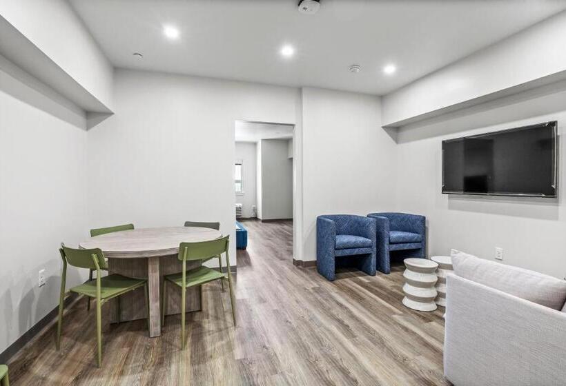 스위트 킹사이즈 침대, Seaport Suites