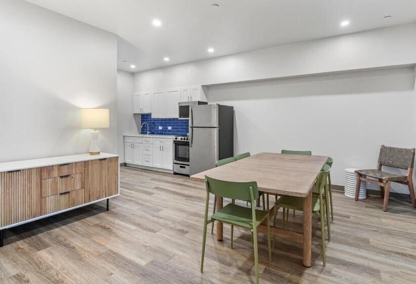 דירת שני חדרים, Seaport Suites