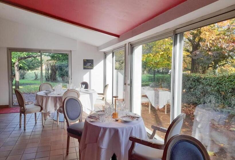 וילה בת 3 חדרי שינה, Hôtel Restaurant Platanes   Kb Hotel Group