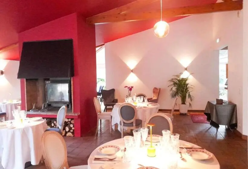 スリーベッドルーム　ヴィラ, Hôtel Restaurant Platanes   Kb Hotel Group