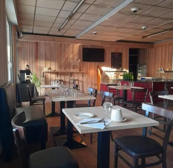 スリーベッドルーム　ヴィラ, Hôtel Restaurant Platanes   Kb Hotel Group