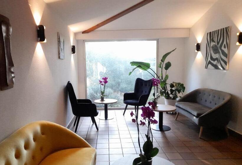 Вилла 3 Спальни, Hôtel Restaurant Platanes   Kb Hotel Group