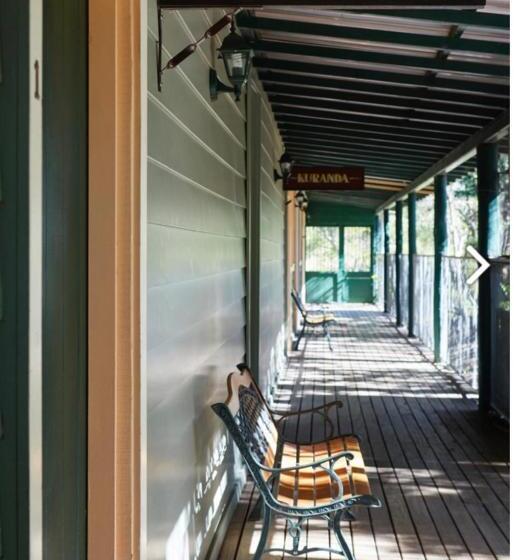 חדר סטנדרט עם מרפסת, Carriageway Retreat Unique Red Rattler Carriages And Units