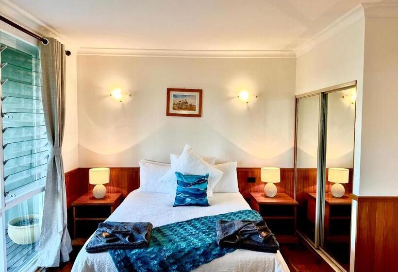 חדר סטנדרט עם מרפסת, Carriageway Retreat Unique Red Rattler Carriages And Units