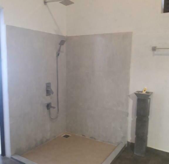 غرفة ديلوكس ثلاثية, Lavish Resort By Indigo