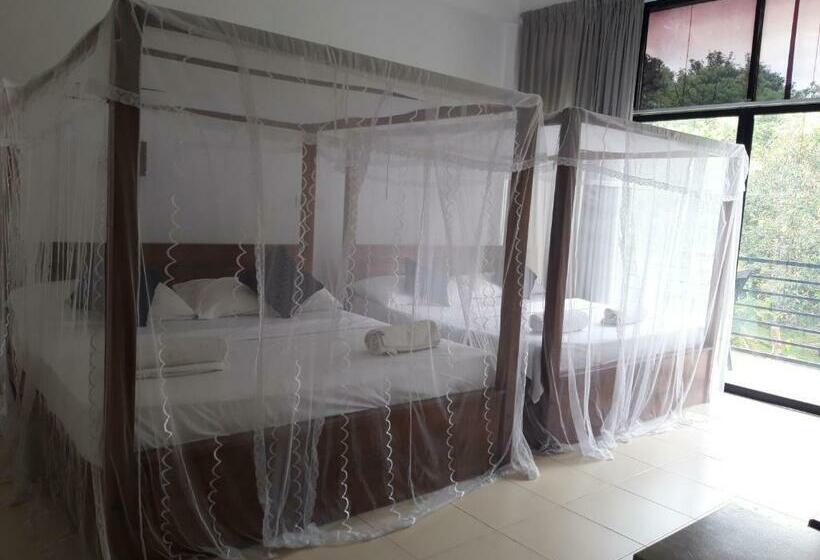 غرفة ديلوكس عائلية, Lavish Resort By Indigo